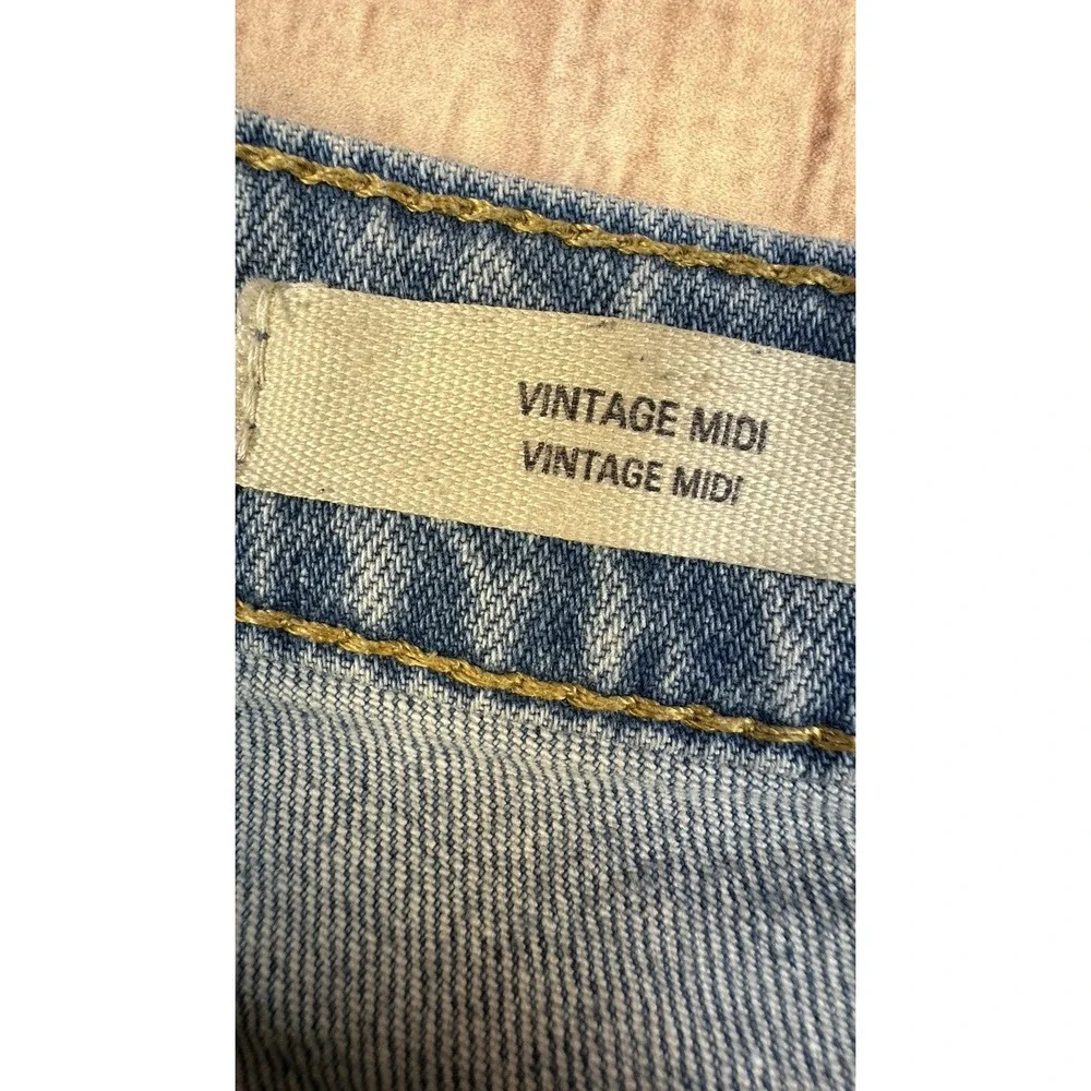 Universal Thread Jean Shorts Women Blue Buttonfly Distressed Light Wash 8/29R
